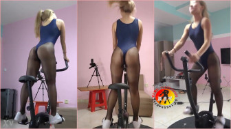 Chinese lady nylons workout

